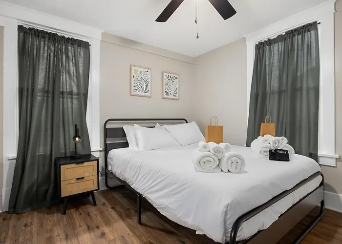 Charming 3bd For Long
