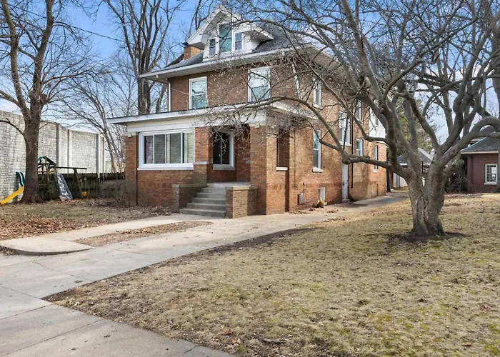 Charming 3bd For Long